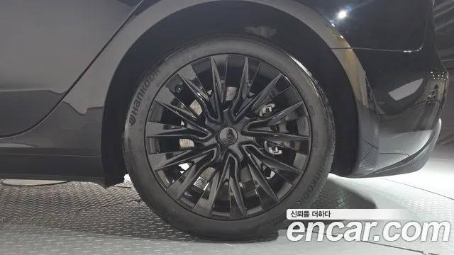 Tesla Model 3 — Фото автомобиля 6