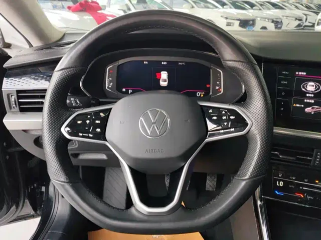 Volkswagen Passat — Фото автомобиля 15