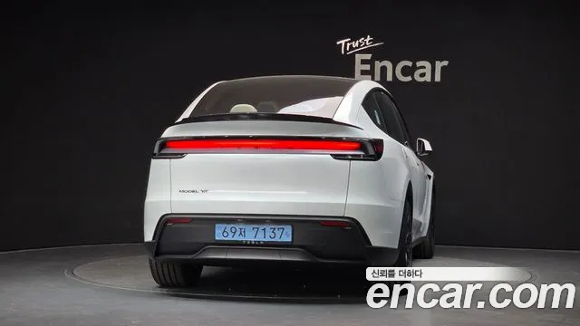 Tesla Model Y — Фото автомобиля 4