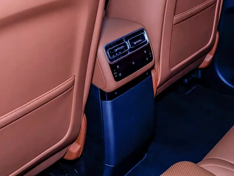 Li Auto Li Auto L6 2025 Max Smart Renewal Edition — Фото автомобиля 29