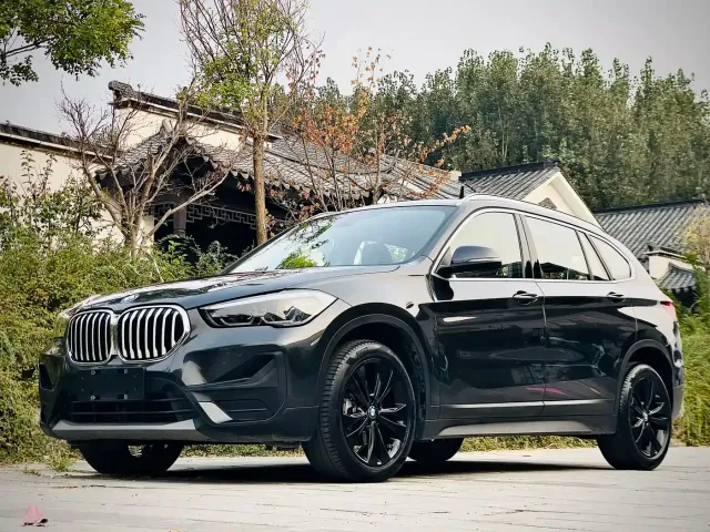 Фотография автомобиля — BMW X1