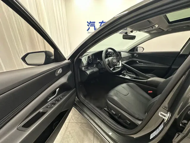 Hyundai Elantra — Фото автомобиля 7