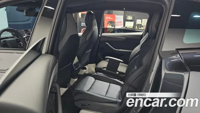 Tesla Model Y — Фото автомобиля 10