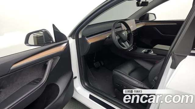 Tesla Model Y — Фото автомобиля 4