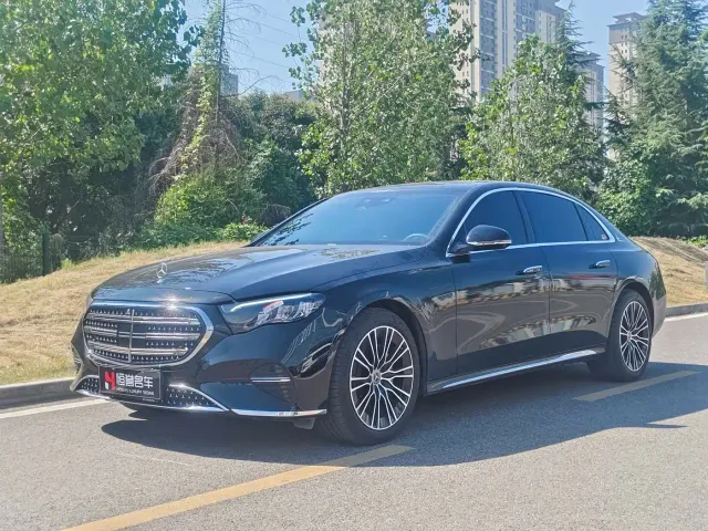 Фотография автомобиля — Mercedes-Benz E-Class