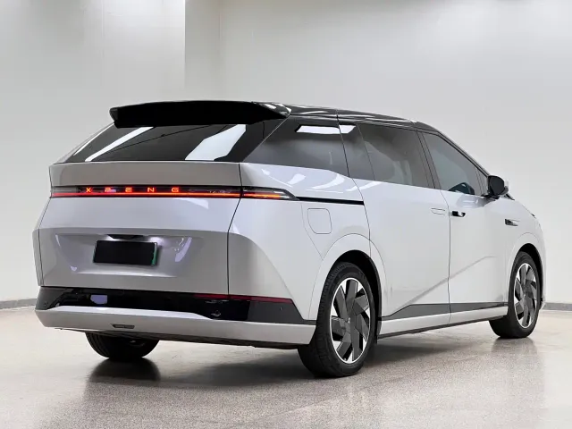 Xpeng X9 — Фото автомобиля 6