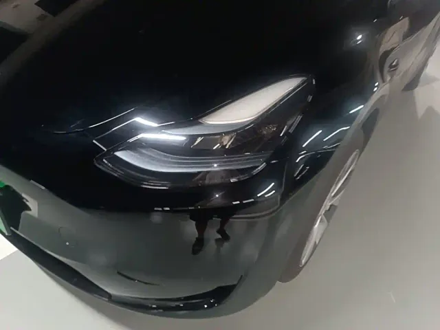 Tesla Model Y — Фото автомобиля 23