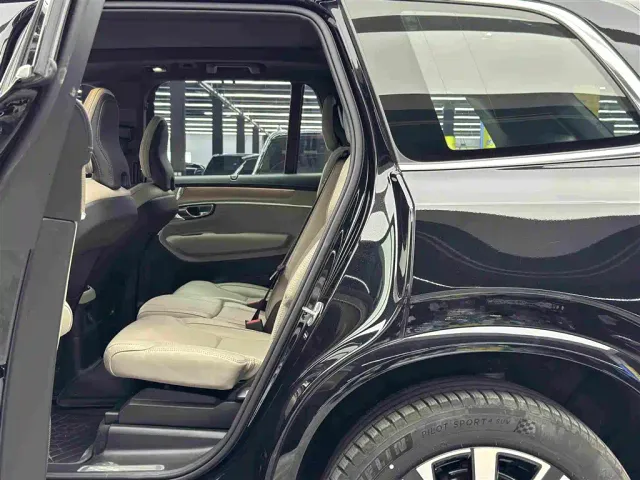 Volvo XC90 — Фото автомобиля 7
