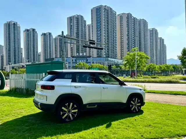 Geely ICON — Фото автомобиля 4