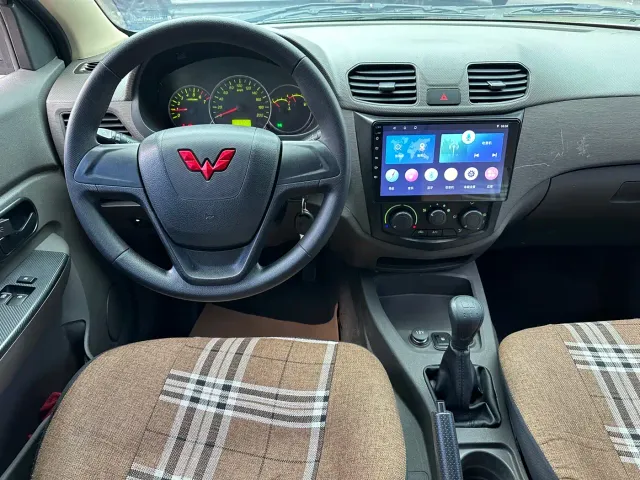 Wuling Hongguang — Фото автомобиля 8