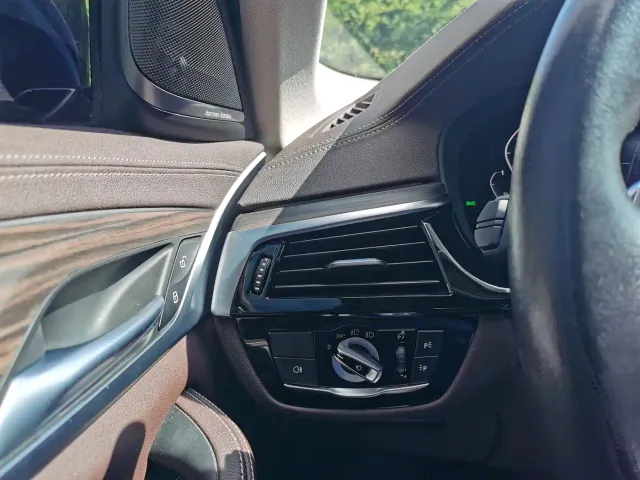 BMW 5 Series — Фото автомобиля 19