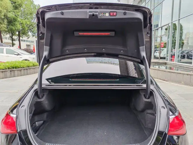 Mercedes-Benz E-Class — Фото автомобиля 24
