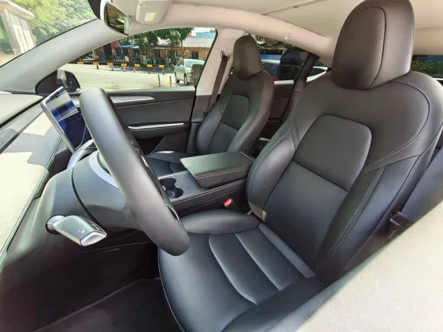 Tesla Model Y — Фото автомобиля 14