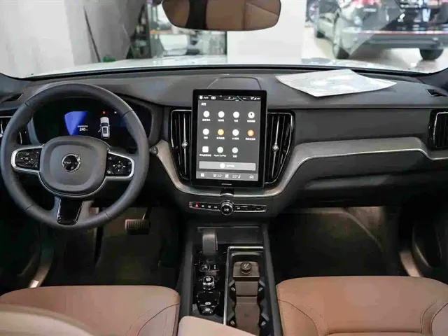 Volvo XC60 — Фото автомобиля 7
