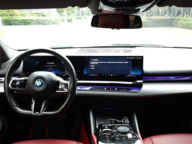 BMW BMW i5 2025 eDrive 35L M Sport Package — Фото автомобиля 8