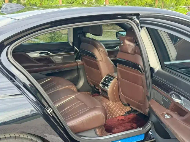 BMW 7 Series — Фото автомобиля 14