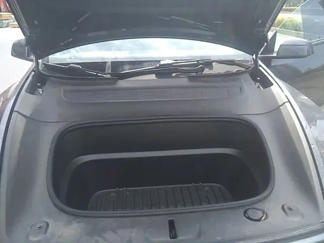 Tesla Model Y — Фото автомобиля 15