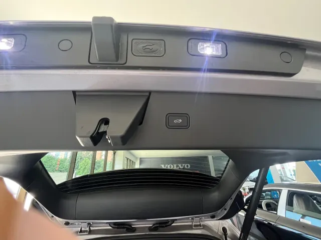 Volvo XC70 Plug-in Hybrid — Фото автомобиля 9