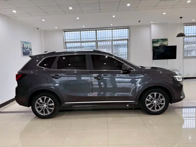Roewe RX5 — Фото автомобиля 8