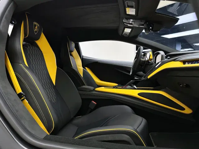 Lamborghini Revuelto — Фото автомобиля 18