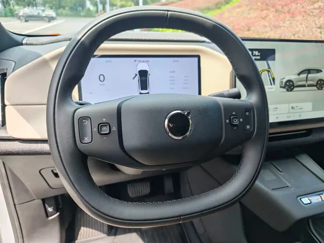 Volvo XC70 Plug-in Hybrid — Фото автомобиля 3