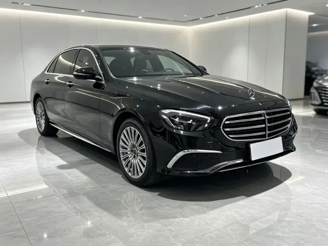 Mercedes-Benz E-Class — Фото автомобиля 2