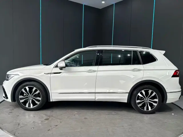Volkswagen Tiguan L — Фото автомобиля 4
