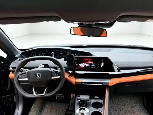 Changan UNI-V — Фото автомобиля 5