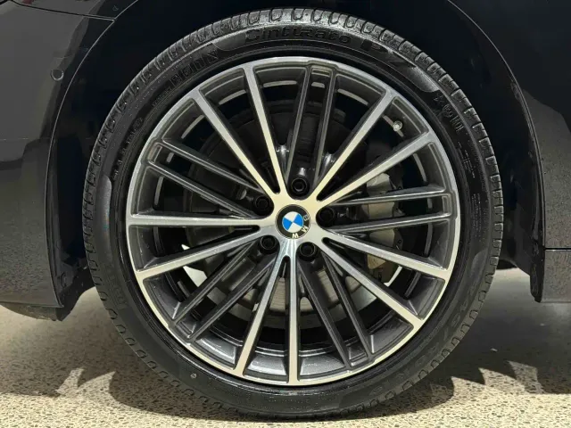 BMW 5 Series — Фото автомобиля 8