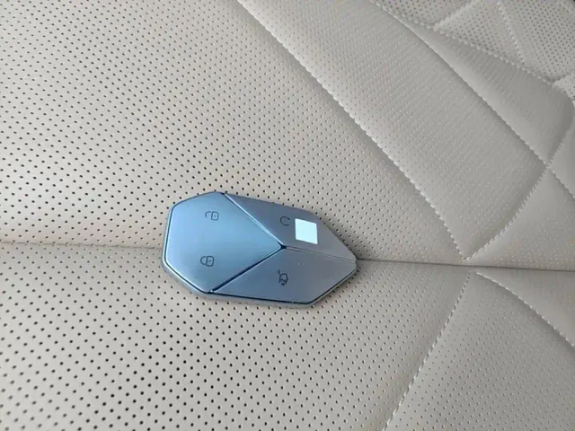 Fang Cheng Bao Leopard 8 2025 Zhiyong Flagship 7-Seater — Фото автомобиля 8