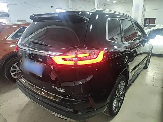 Ford Edge — Фото автомобиля 6