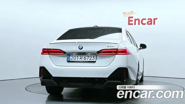 BMW 5 Series G60 — Фото автомобиля 4