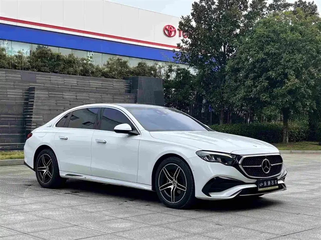 Mercedes-Benz E-Class — Фото автомобиля 3