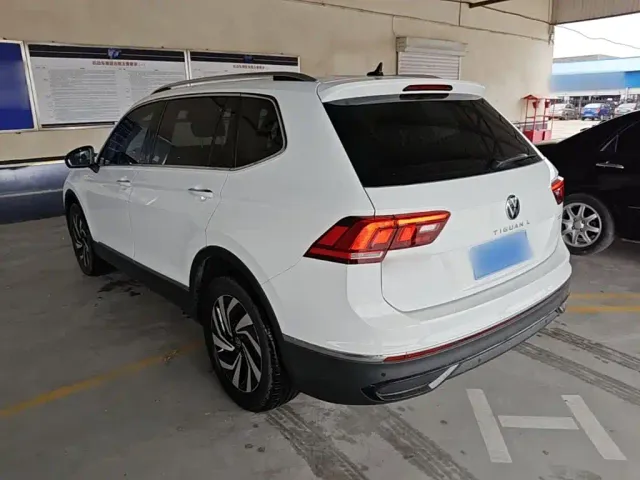 Volkswagen Tiguan L — Фото автомобиля 4