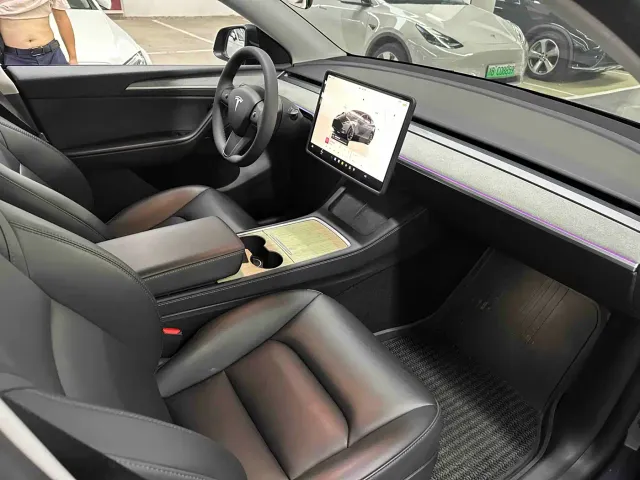 Tesla Model Y — Фото автомобиля 8