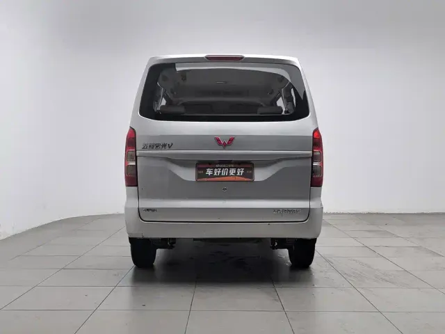 Wuling Hongguang V — Фото автомобиля 4