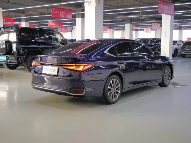 Lexus ES — Фото автомобиля 7
