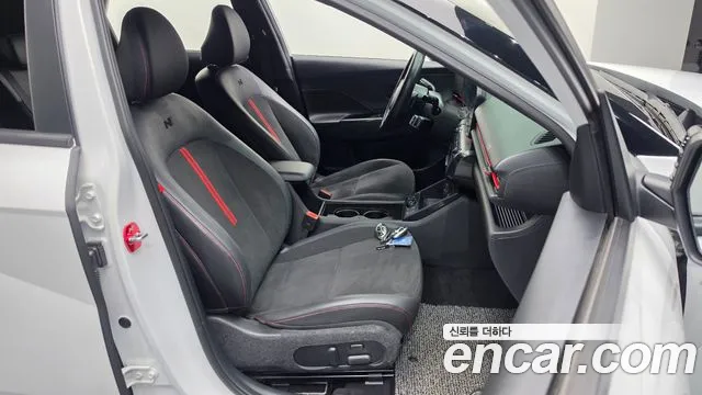 Hyundai Kona Kona (SX2) Бензин 1.6 Turbo 4WD — Фото автомобиля 11