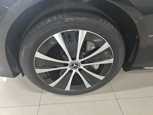 Mercedes-Benz E-Class — Фото автомобиля 22