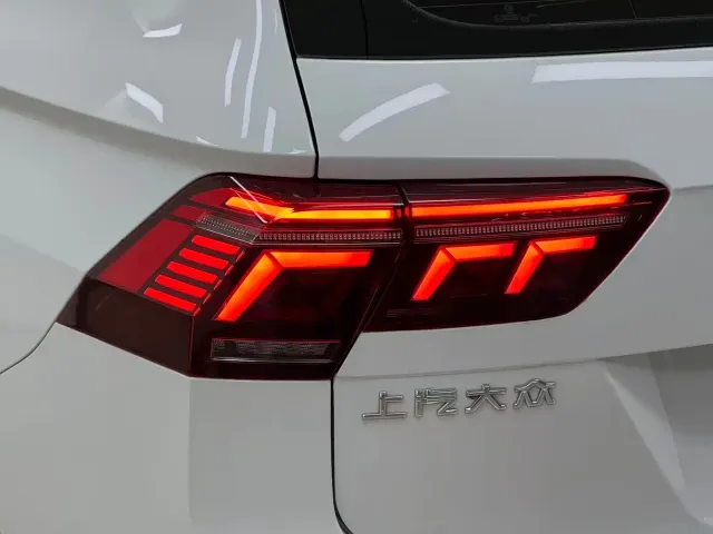 Volkswagen Tiguan L — Фото автомобиля 11