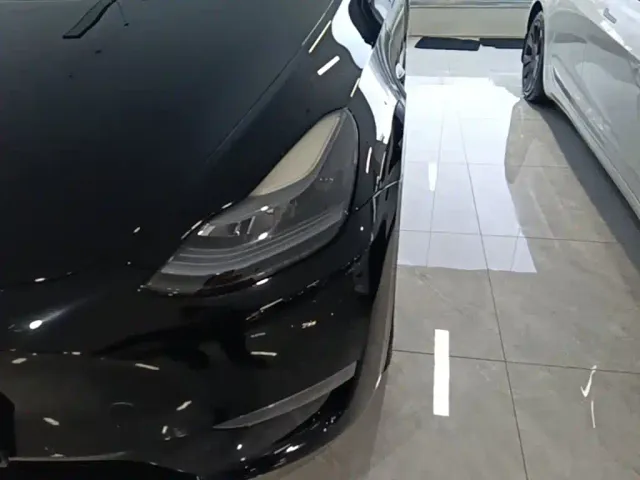 Tesla Model Y — Фото автомобиля 23