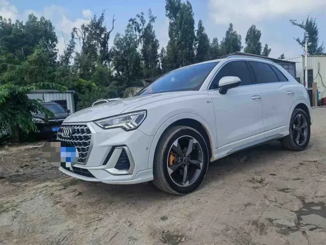 Фотография автомобиля — Audi Q3