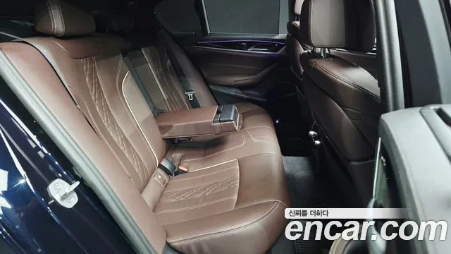 BMW 5 Series G30 — Фото автомобиля 11