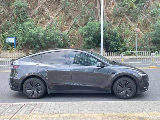 Tesla Model Y — Фото автомобиля 19