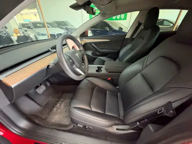 Tesla Model 3 — Фото автомобиля 5