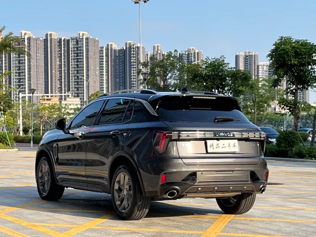 Lynk & Co 01 — Фото автомобиля 4