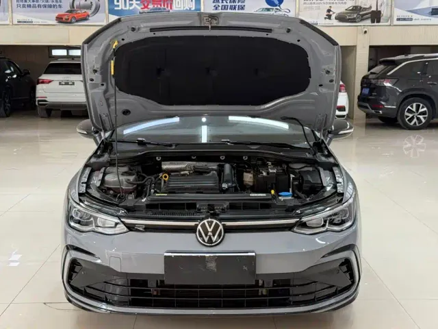 Volkswagen Golf — Фото автомобиля 7