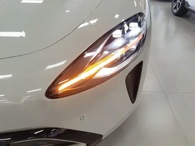 Xiaomi SU7 — Фото автомобиля 23