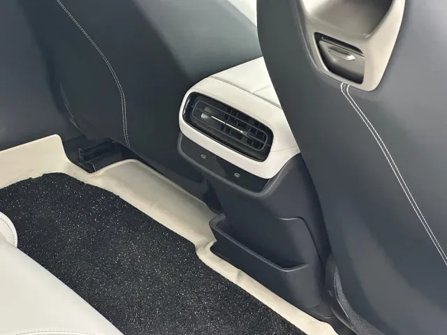 Xiaomi SU7 — Фото автомобиля 12