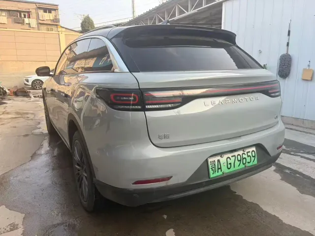 Leapmotor C11 — Фото автомобиля 12